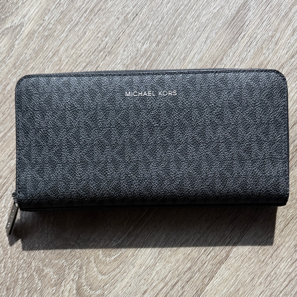 NEW Michael Kors Cooper Tech Zip Around Monogram